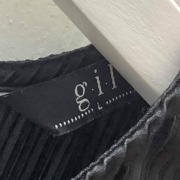 Sleeveless Black Dress Shirt - Picture 2 of 3